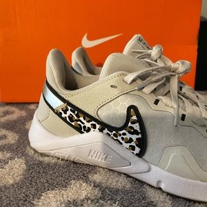 Nike Legend Essential 2 Premium 6.5